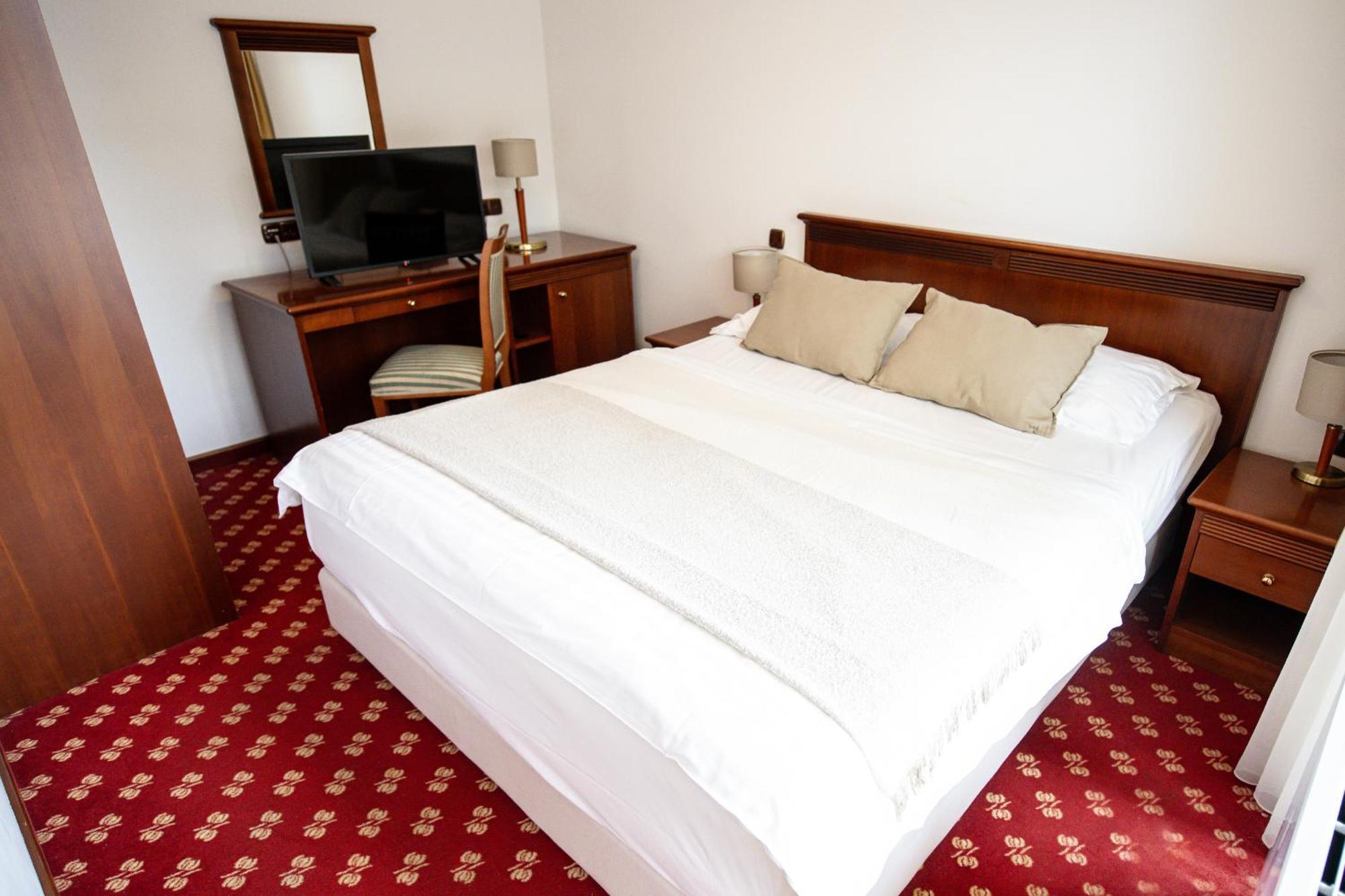 Hotel Zvezda มูร์สกา โซโบตา ภายนอก รูปภาพ